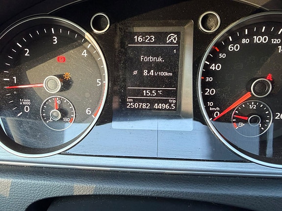 Volkswagen Passat 22 of 25