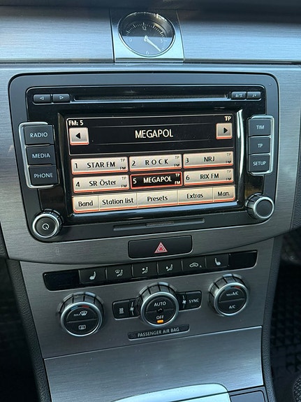 Volkswagen Passat 18 of 25