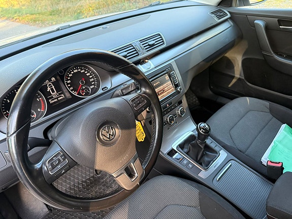 Volkswagen Passat 15 of 25