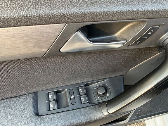 Volkswagen Passat 17 of 25