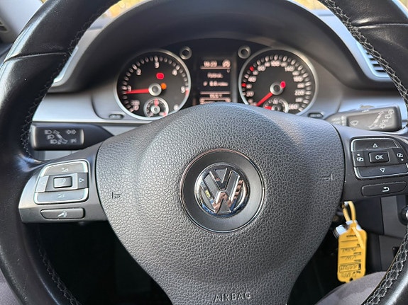 Volkswagen Passat 20 of 25