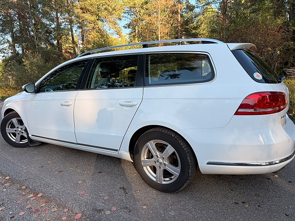 Volkswagen Passat 3 of 25