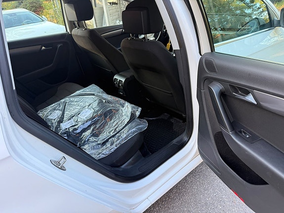 Volkswagen Passat 9 of 25