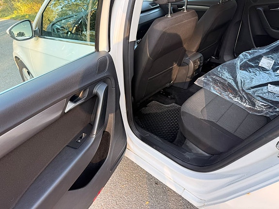 Volkswagen Passat 11 of 25