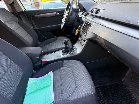Volkswagen Passat 13 of 25