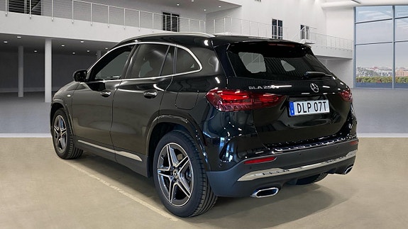 Mercedes-Benz GLA250 e 3 of 7