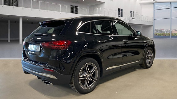 Mercedes-Benz GLA250 e 5 of 7
