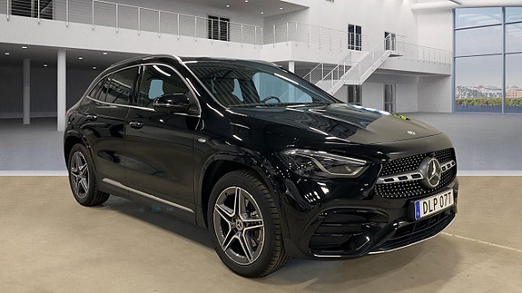 Mercedes-Benz GLA250 e 4 of 7