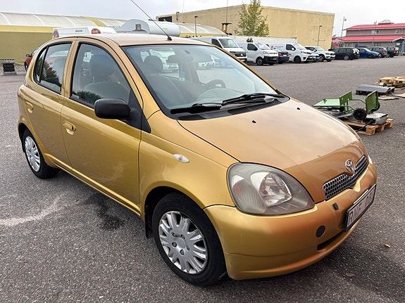 Toyota Yaris 4 of 8