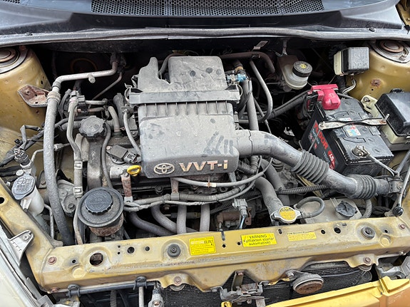 Toyota Yaris 8 of 8