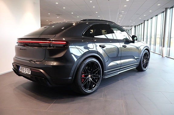 Porsche Macan GTS 7 of 19