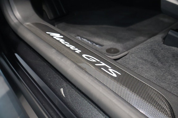 Porsche Macan GTS 14 of 19