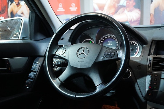 Mercedes-Benz C180 14 of 24