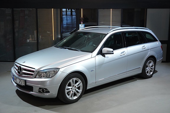 Mercedes-Benz C180 2 of 24