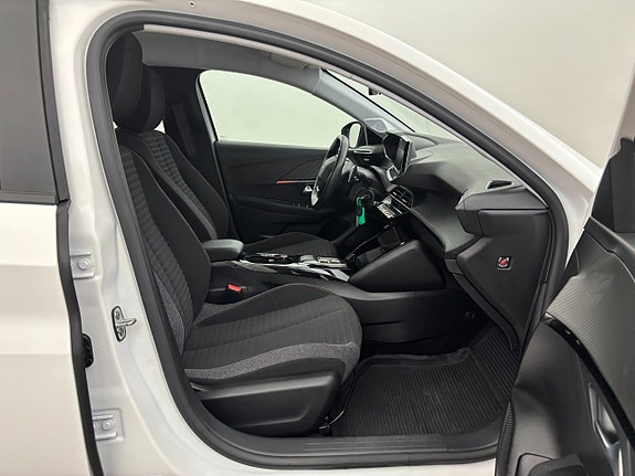 Peugeot 208 23 of 25
