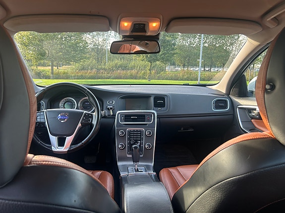 Volvo S60 4 of 5
