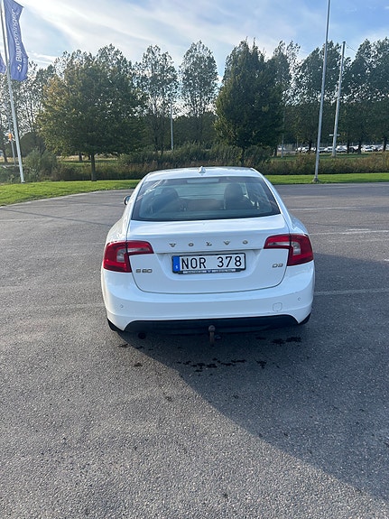Volvo S60 3 of 5