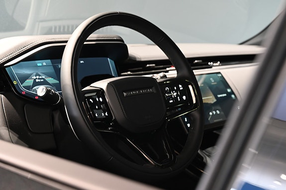 Land Rover Range Rover Sport 17 of 30