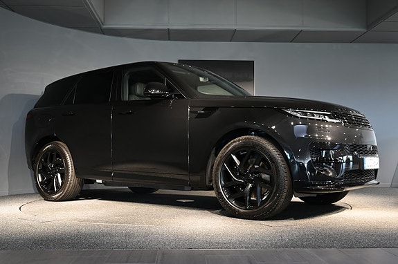 Land Rover Range Rover Sport 8 of 30
