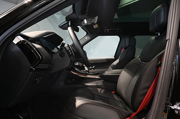 Land Rover Range Rover Sport 12 of 30