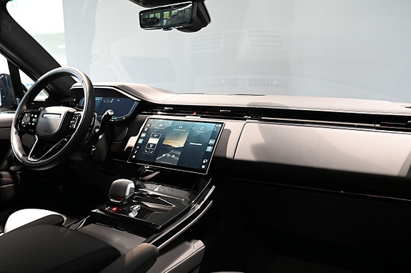 Land Rover Range Rover Sport 11 of 30