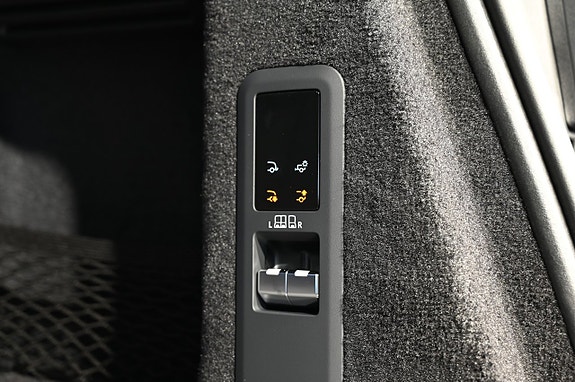 Land Rover Range Rover Sport 28 of 30