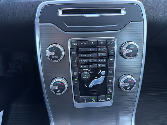Volvo XC70 22 of 25