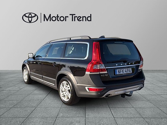 Volvo XC70 2 of 25