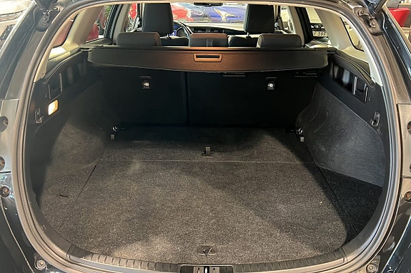 Toyota Auris 8 of 14
