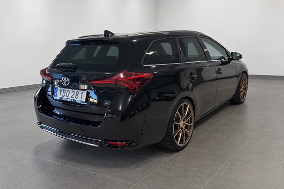 Toyota Auris 3 of 14