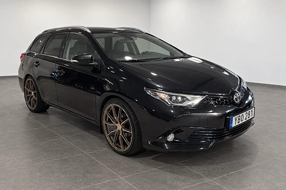 Toyota Auris 2 of 14