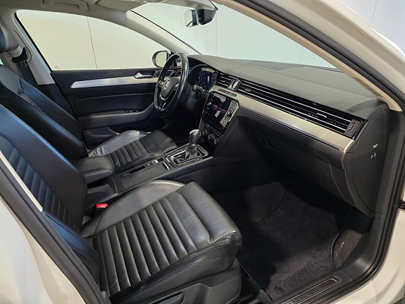 Volkswagen Passat Alltrack 24 of 28