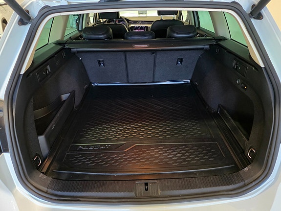 Volkswagen Passat Alltrack 13 of 28