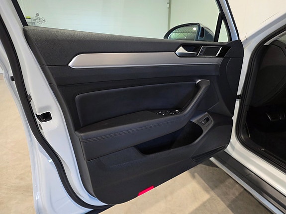 Volkswagen Passat Alltrack 19 of 28