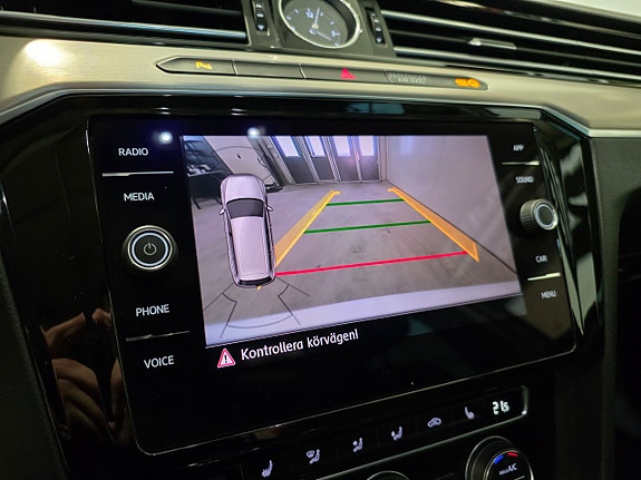 Volkswagen Passat Alltrack 8 of 28