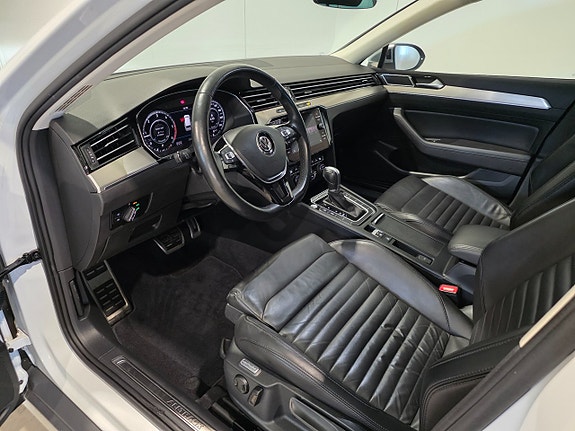 Volkswagen Passat Alltrack 4 of 28