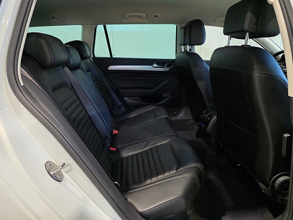 Volkswagen Passat Alltrack 23 of 28