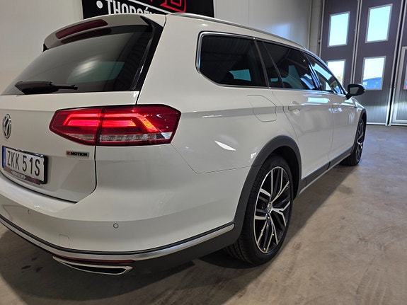 Volkswagen Passat Alltrack 11 of 28
