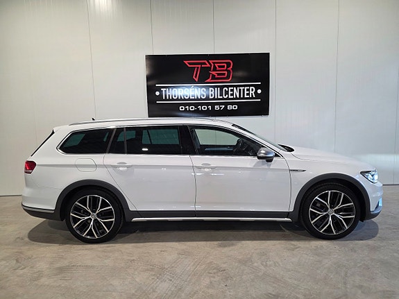 Volkswagen Passat Alltrack 2 of 28