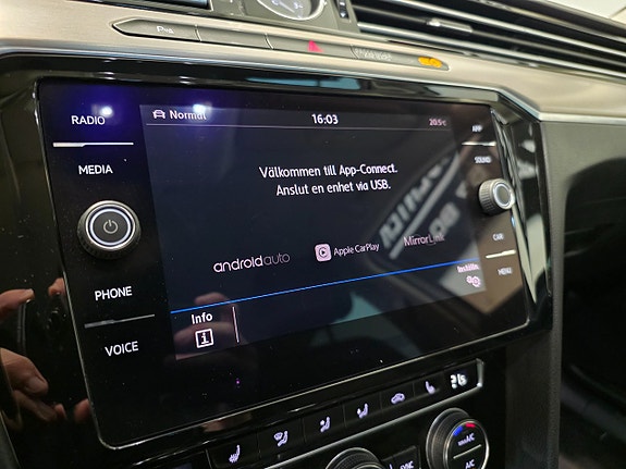 Volkswagen Passat Alltrack 9 of 28
