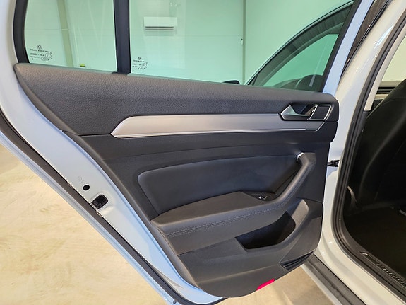 Volkswagen Passat Alltrack 22 of 28