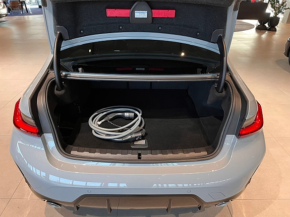 BMW 330e 17 of 17