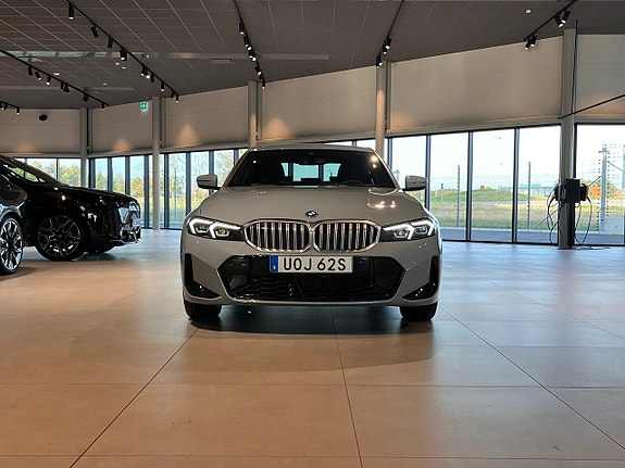 BMW 330e 2 of 17