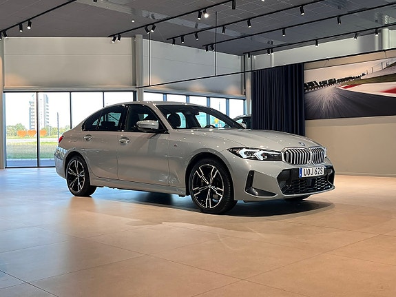 BMW 330e 3 of 17