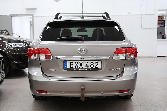 Toyota Avensis 4 of 26
