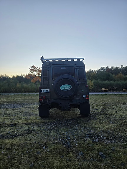 Land Rover Defender 110 6 of 12