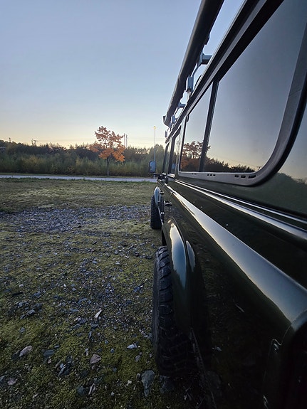 Land Rover Defender 110 7 of 12