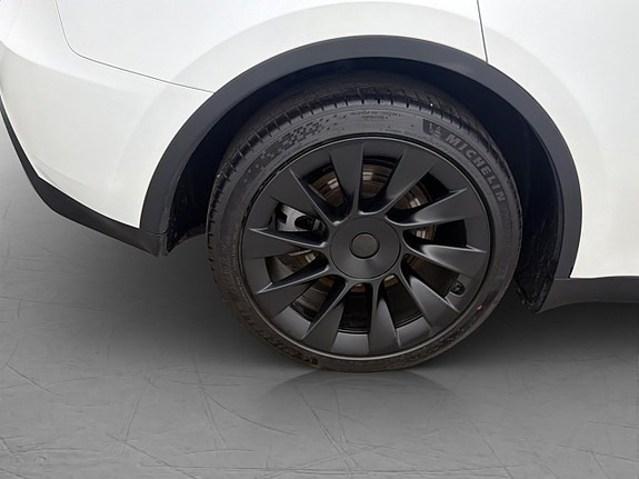 Tesla Model Y 30 of 30