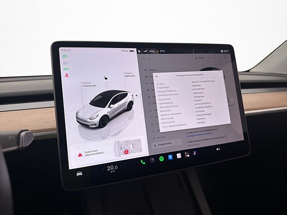 Tesla Model Y 24 of 30