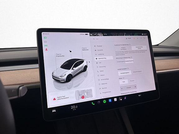 Tesla Model Y 22 of 30